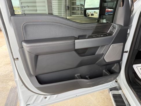 Used 2025 Ford F150 Lariat w/ Equipment Group 501A Mid AWD/4WD image 8