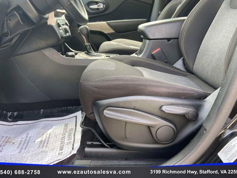 Used 2017 Jeep Cherokee Sport w/ Safety Group AWD/4WD image 22