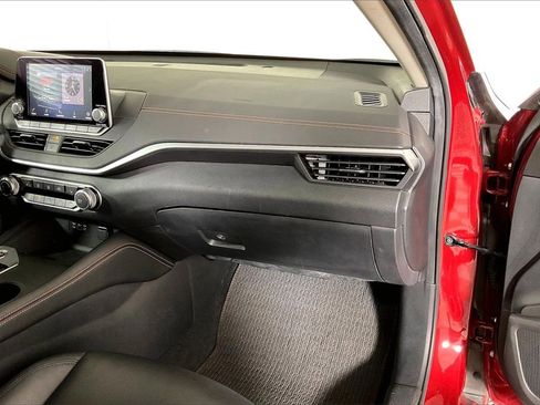 Used 2021 Nissan Altima 2.5 SR w/ SR Premium Package image 16