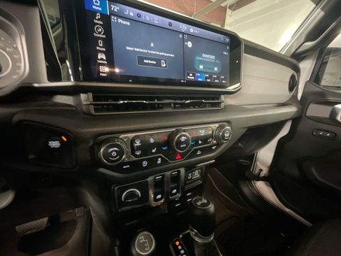 Used 2024 Jeep Wrangler Sport S image 17