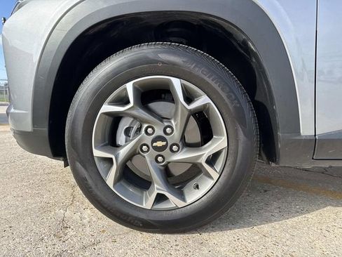 Used 2025 Chevrolet Trax LT w/ LT Convenience Package FWD image 19