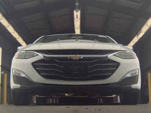 Used 2024 Chevrolet Malibu LT image 3