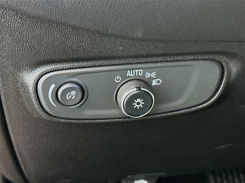 Used 2018 Chevrolet Equinox LT image 10