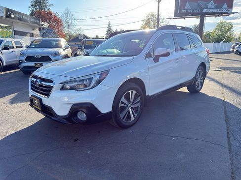Used 2019 Subaru Outback 2.5i Limited AWD/4WD image 2