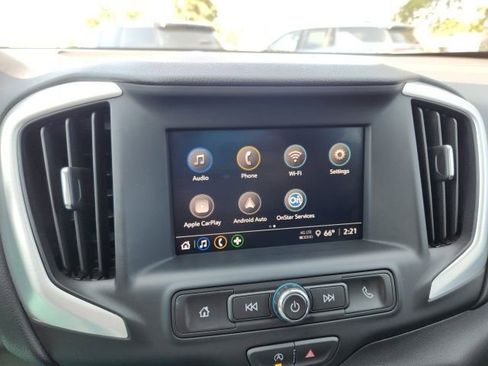 Used 2024 GMC Terrain SLE image 22