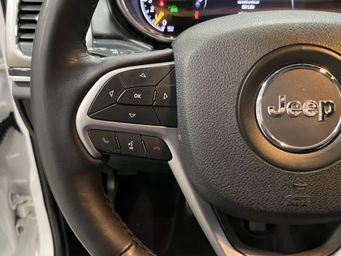 Used 2018 Jeep Grand Cherokee Overland AWD/4WD image 22