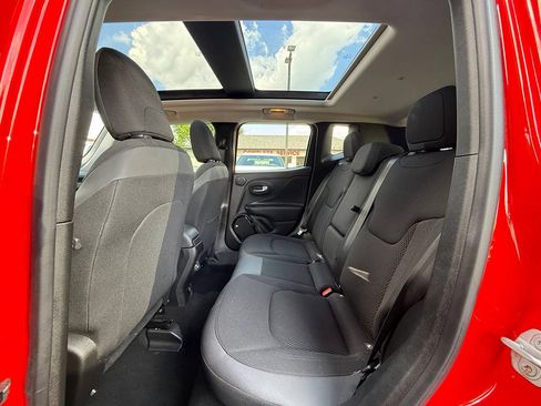 Used 2019 Jeep Renegade Altitude w/ UConnect 8.4 Nav Group FWD image 19