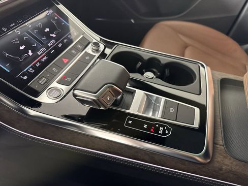 Used 2024 Audi Q8 Premium Plus w/ Premium Plus Package image 23