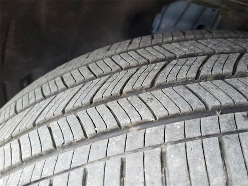 Used 2022 Ford Explorer Limited w/ Equipment Group 301A image 33