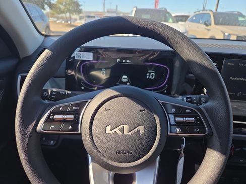 New 2026 Kia Seltos LX image 9