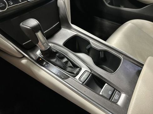 Used 2019 Honda Accord LX image 29