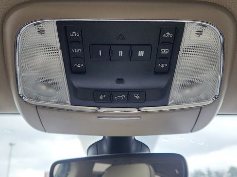 Used 2017 Jeep Grand Cherokee Overland image 19