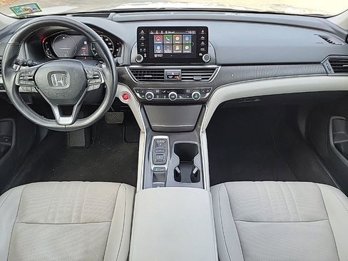 Used 2018 Honda Accord Touring image 19