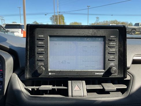 Used 2020 Toyota RAV4 LE image 24