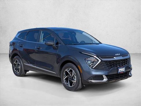 Used 2024 Kia Sportage LX image 3