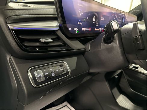 Certified 2025 Buick Enclave Preferred image 19