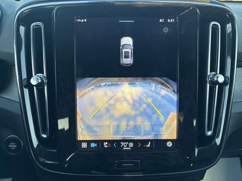 Used 2025 Volvo XC40 B5 Core image 26