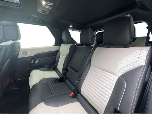 Used 2023 Land Rover Discovery Metropolitan Edition AWD/4WD image 25