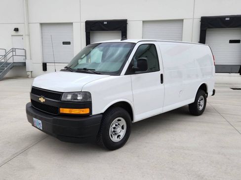 Used 2018 Chevrolet Express 2500 image 1