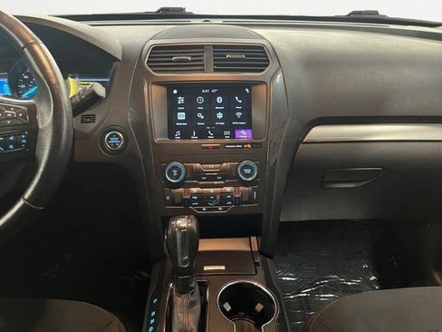 Used 2018 Ford Explorer XLT w/ Equipment Group 201A image 12