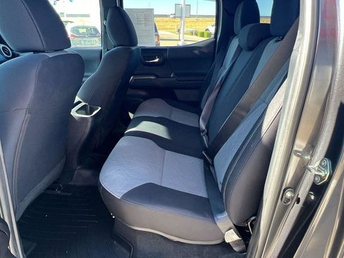 Used 2020 Toyota Tacoma TRD Off-Road image 11