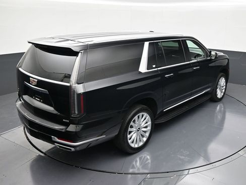 Certified 2025 Cadillac Escalade ESV Luxury RWD image 16