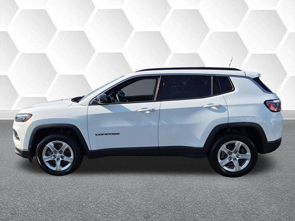 Used 2023 Jeep Compass Latitude AWD/4WD image 6