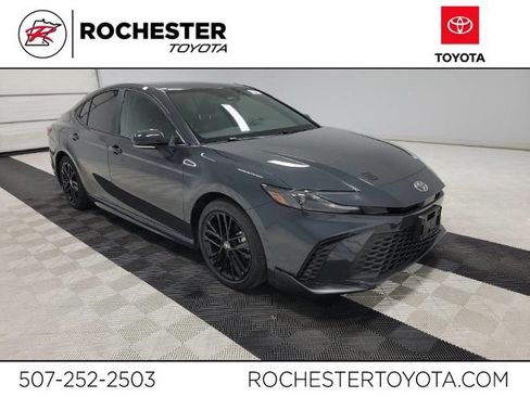 Used 2025 Toyota Camry SE w/ Convenience Package FWD image 1
