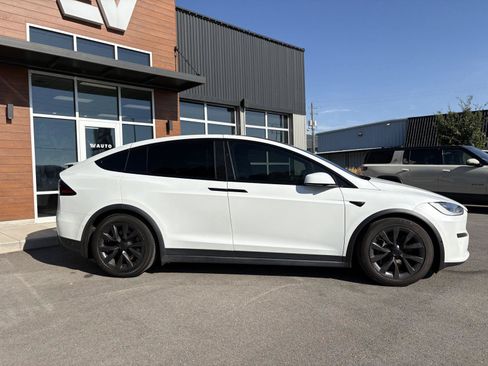 Used 2022 Tesla Model X AWD/4WD image 9