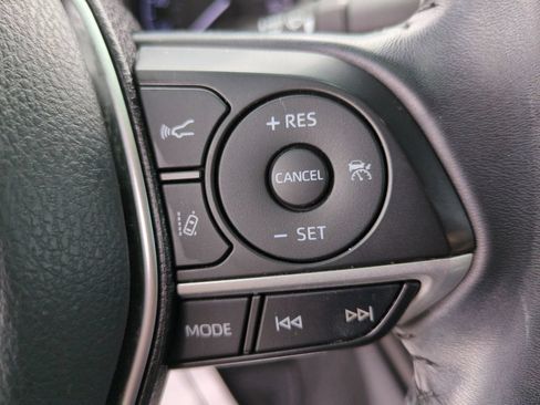 Used 2021 Toyota Camry XLE FWD image 18