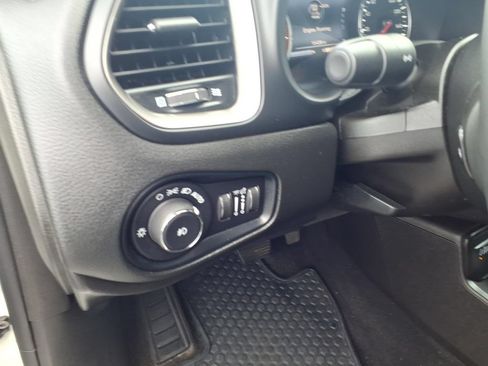 Used 2022 Jeep Renegade Latitude AWD/4WD image 22