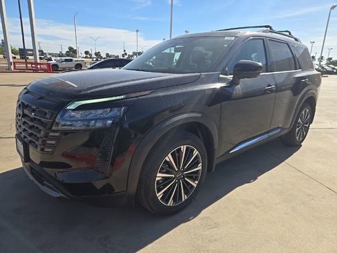 New 2026 Nissan Pathfinder Platinum image 3