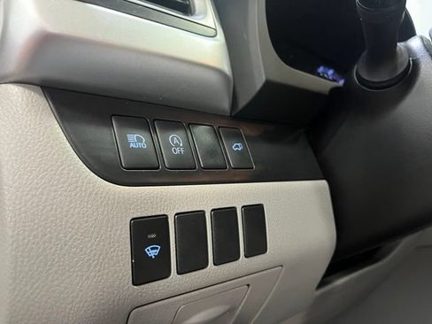 Certified 2018 Toyota Highlander Plus AWD/4WD image 18