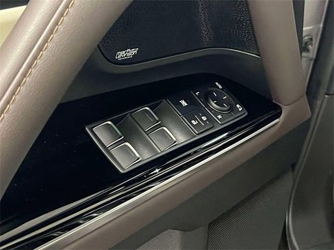 Used 2023 Lexus LX 600 4WD w/ Luxury Package image 16