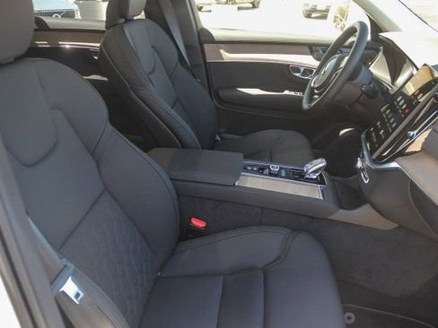 New 2025 Volvo XC90 B5 Plus w/ Protection Package Premier image 22