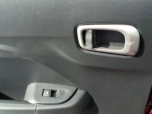 Certified 2025 Hyundai Venue SEL image 13