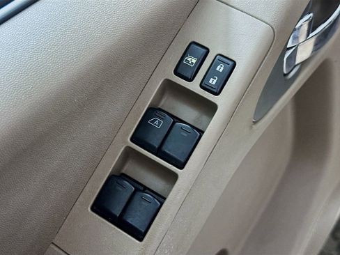 Used 2012 Nissan Frontier SV AWD/4WD image 18