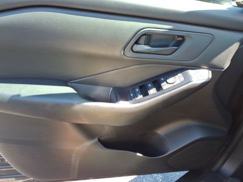 Used 2024 Nissan Rogue S FWD image 23