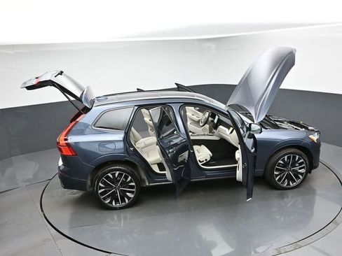 New 2026 Volvo XC60 T8 Ultra w/ Climate Package PRO AWD/4WD image 47