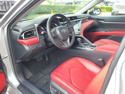 Used 2020 Toyota Camry XSE image 9