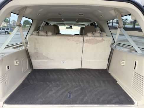 Used 2017 Lincoln Navigator L Reserve RWD image 26
