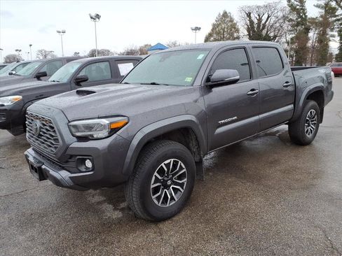 Used 2022 Toyota Tacoma TRD Sport w/ Technology Package image 2