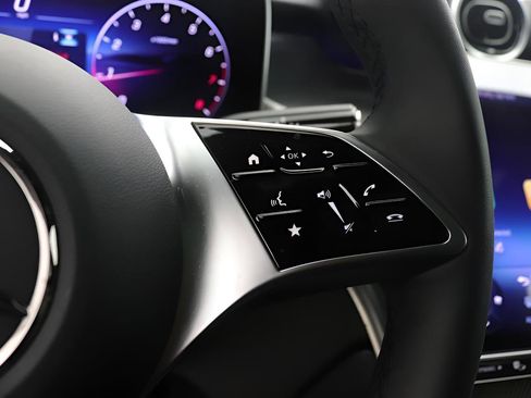 Used 2026 Mercedes-Benz GLC 300 image 11