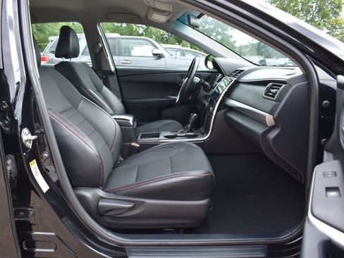 Used 2016 Toyota Camry SE FWD image 13