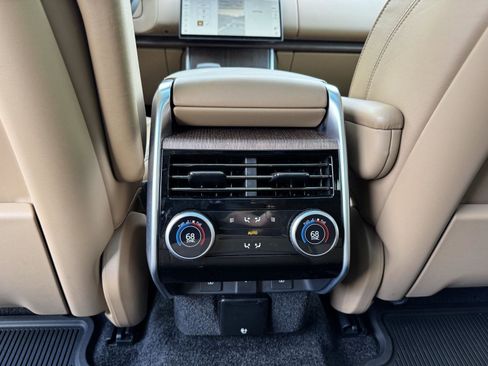 Used 2025 Land Rover Range Rover SE image 17