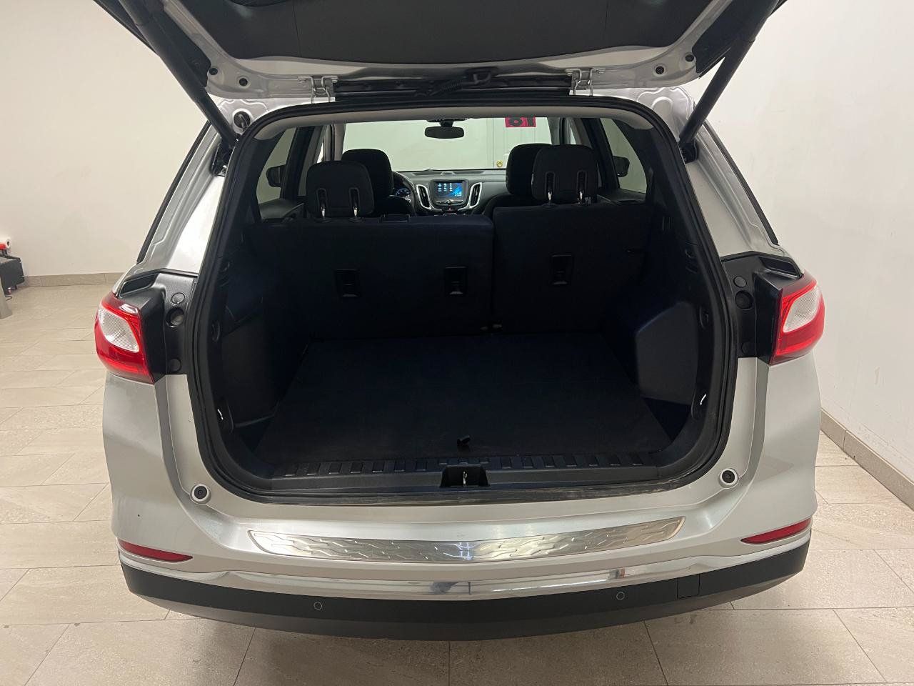 Used 2018 Chevrolet Equinox LT FWD image 19