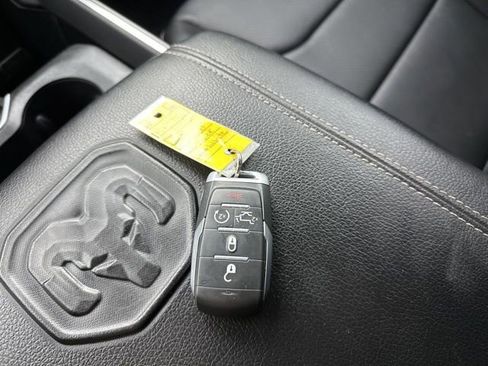Used 2022 RAM 1500 Laramie image 32