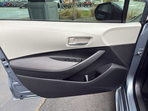 Used 2021 Toyota Corolla LE image 11