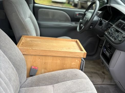 Used 1999 Toyota Sienna CE FWD image 27