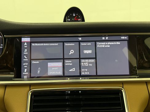 Used 2019 Porsche Panamera image 24